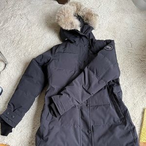 Canada Goose Black Label Shelburne Parka in Navy!